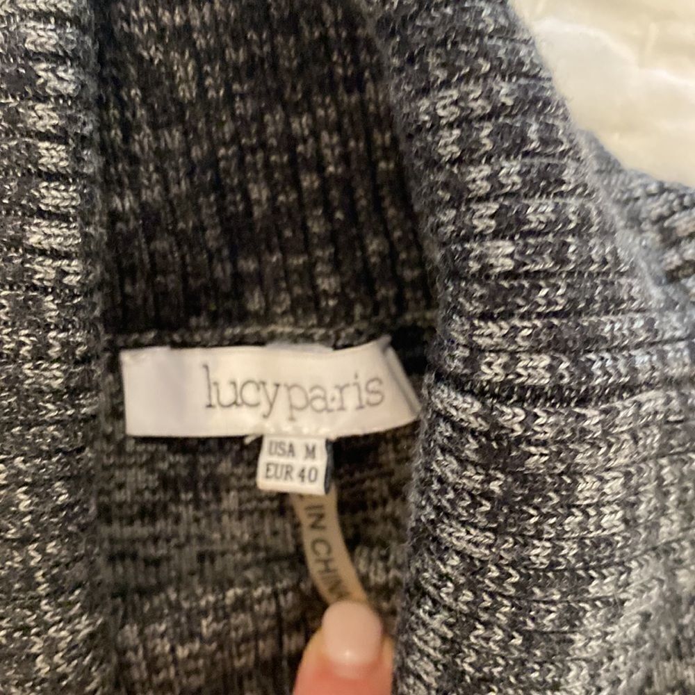 Shoulder cutout sweater  - Picture 3 of 5